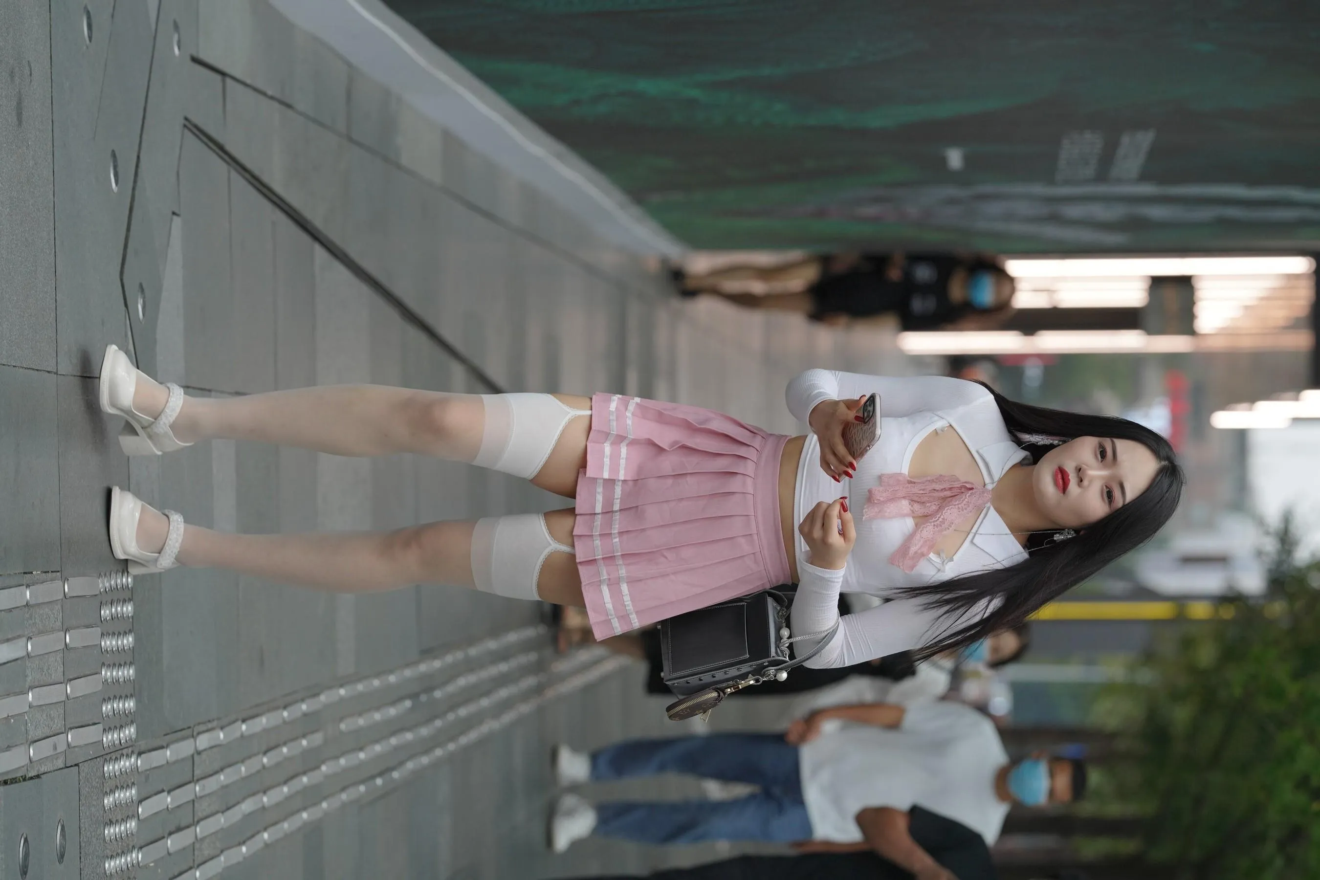 魔镜街拍 NO.161 街拍白丝吊带袜美女 [109P]插图1